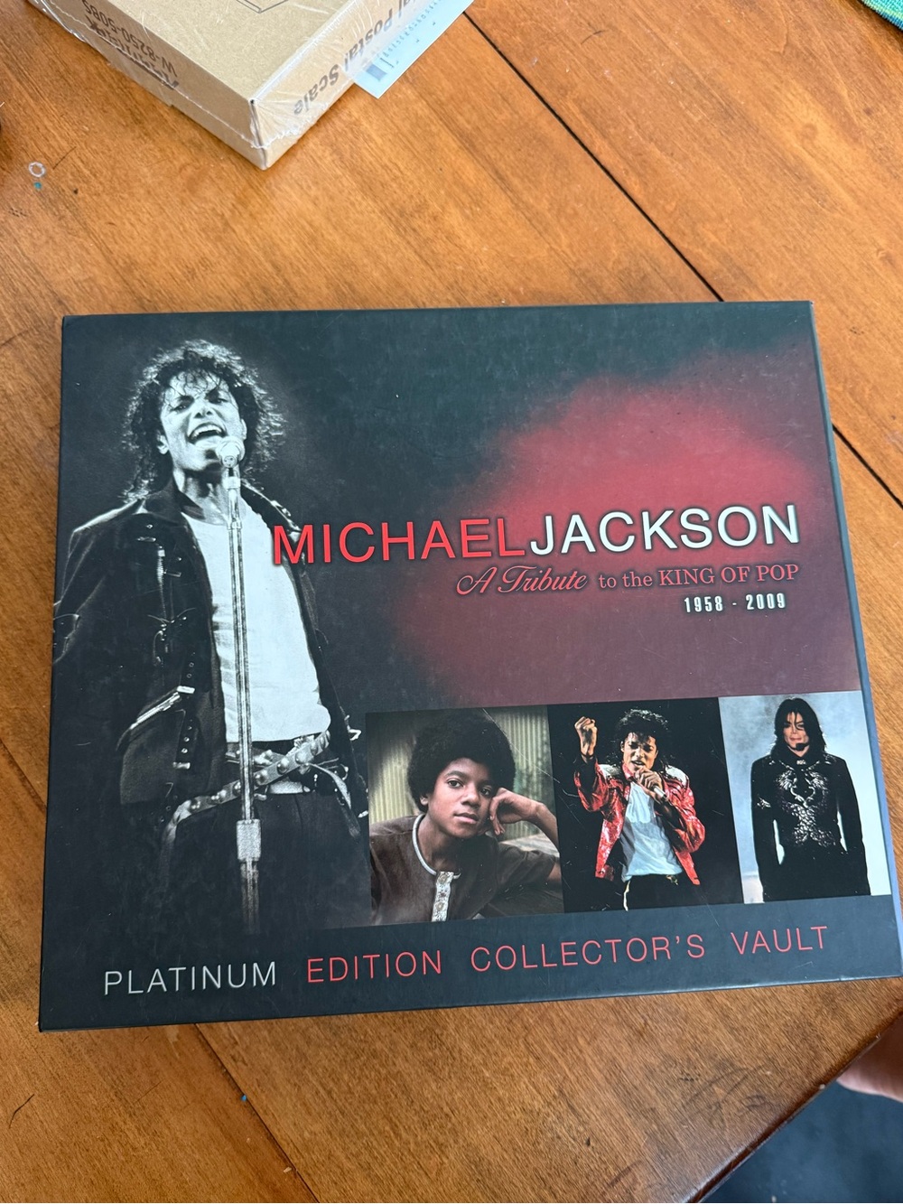 Michael Jackson: A Tribute to the King of Pop (1958–2009) Platinum Edition Colle